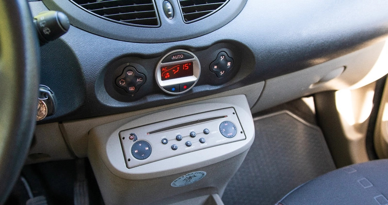 Renault Twingo cena 10500 przebieg: 142000, rok produkcji 2008 z Toruń małe 191